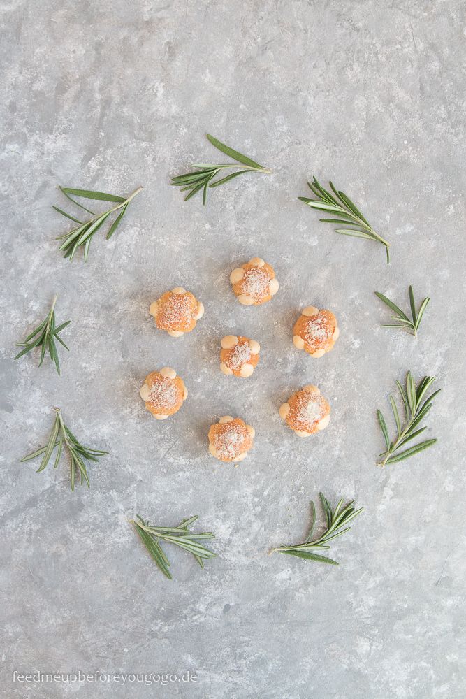 Rezeptbild: Bethmännchen mit Amarena und Rosmarin