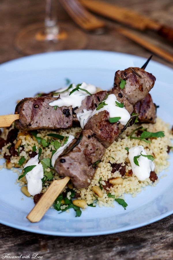 Rezeptbild: Lammspieße mit orientalischem Couscous