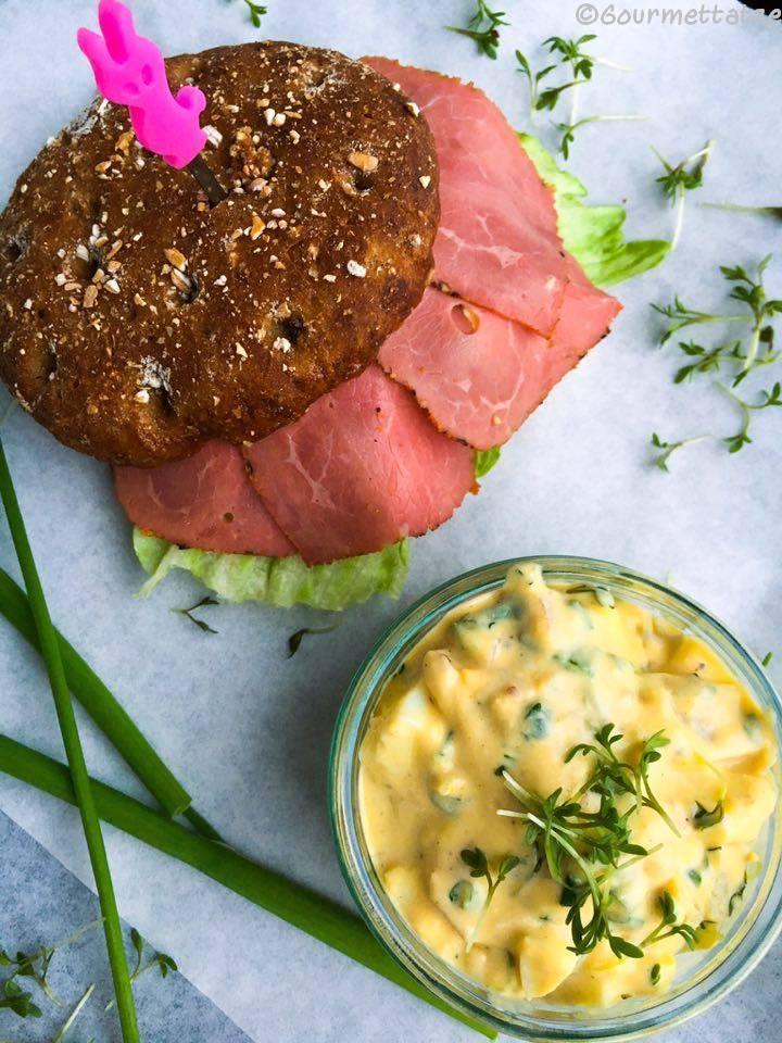 Rezeptbild: Pastrami-Sandwich mit Eier-Spargel-Salat
