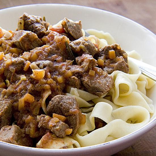 Rezeptbild: Kartoffel-Bandnudeln mit Wildschweinsugo