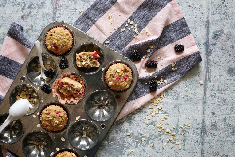 Rezeptbild: Hafer-Muffins mit Beeren und griechischem Joghurt