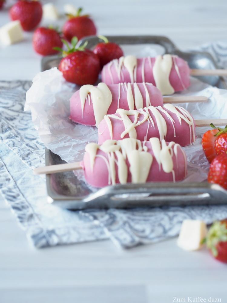 Rezeptbild: Erdbeer-Popsicles mit Joghurt