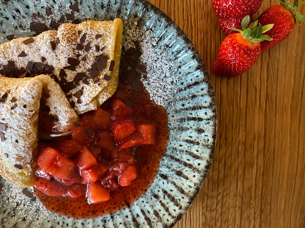 Rezeptbild: Pfannkuchen mit Erdbeersoße