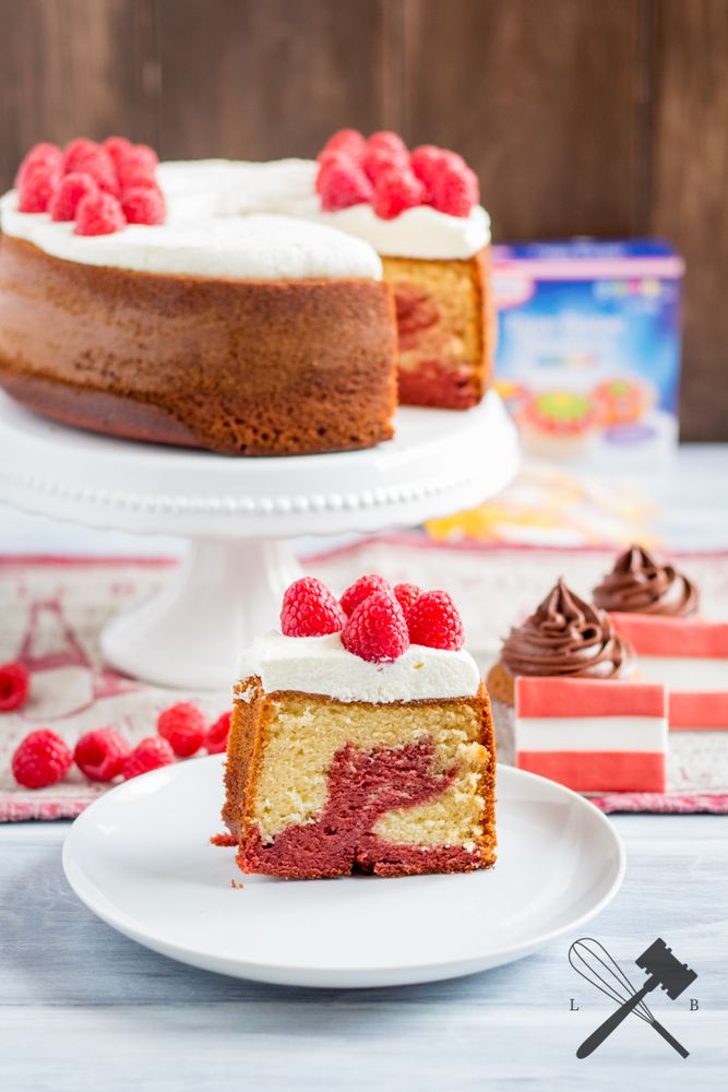 Rezeptbild: Rot Weiß Roter Himbeer Marmorkuchen