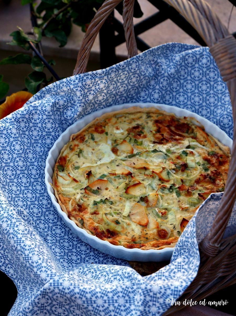 Rezeptbild: Camembert-Quiche mit Äpfeln und Frühlingszwiebeln