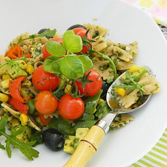 Rezeptbild: Sommer Pasta mit Avocado & Gemüse.