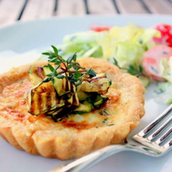 Rezeptbild: Zucchini Tartelettes mit Polentaboden