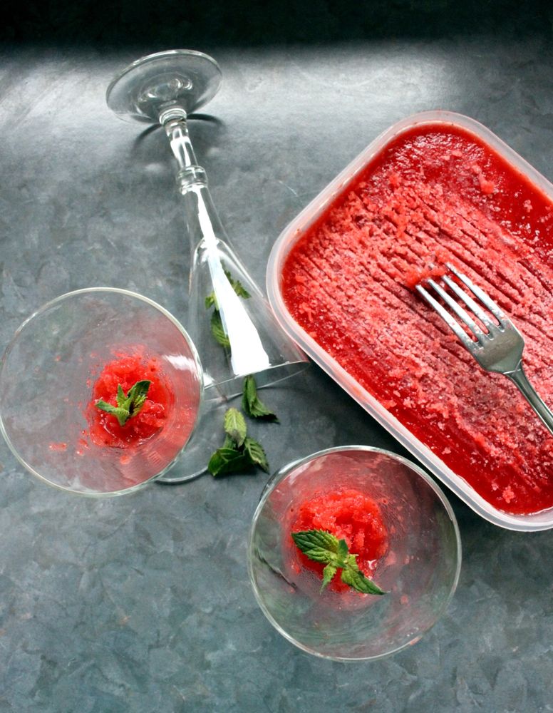 Rezeptbild: Erdbeergranita mit Aperol