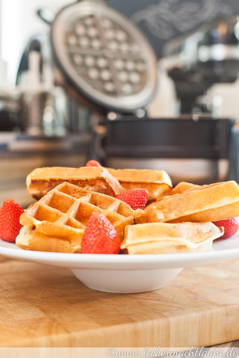 Rezeptbild: Erdbeer-Buttermilch-Waffeln