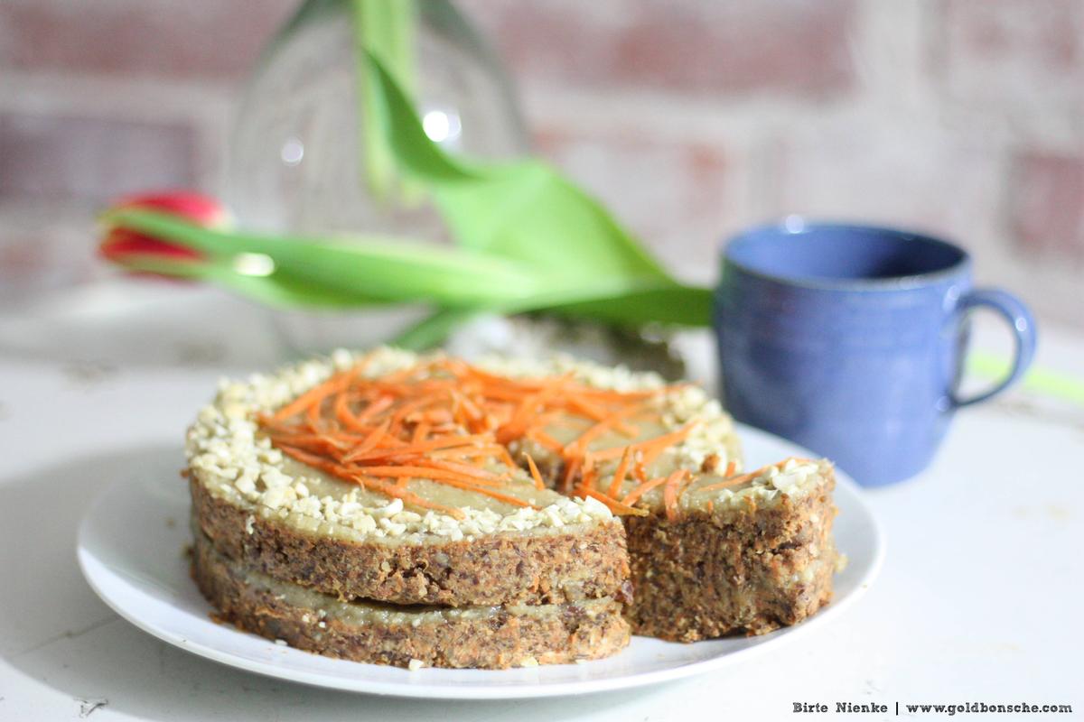 Rezeptbild: Rüblikuchen mit Cashew-Frosting RAW & vegan