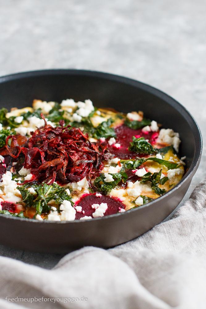 Rezeptbild: Topinambur-Frittata mit Grünkohl und Roter Bete