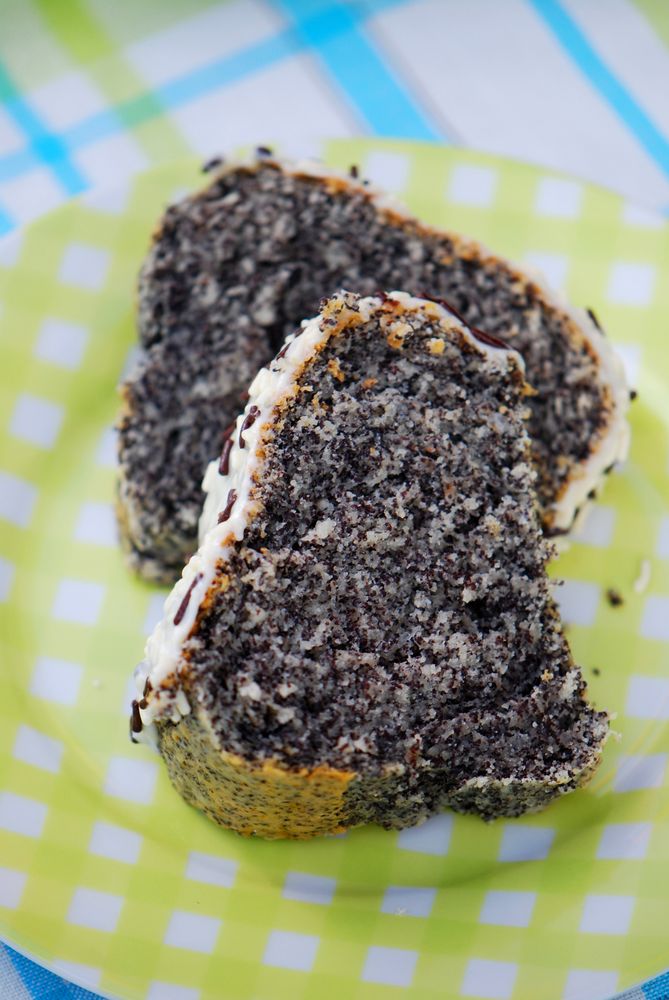 Rezeptbild: Mohn-Gugelhupf mit weißer Schokolade