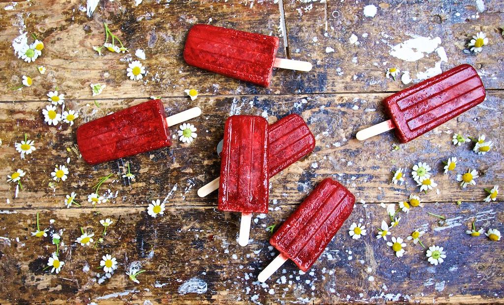 Rezeptbild: Erdbeereeis am Stiel