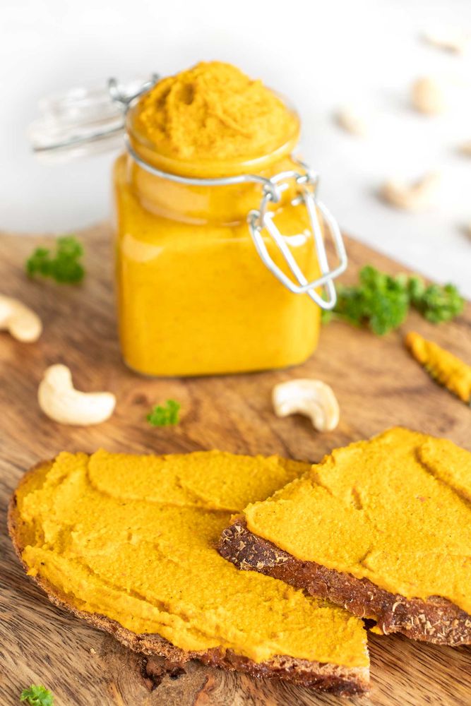 Rezeptbild: Kürbisaufstrich mit Cashews und Curry