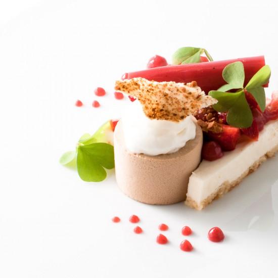 Rezeptbild: erdbeere | kaffeeparfait | frischkäsemousse | 43er espuma