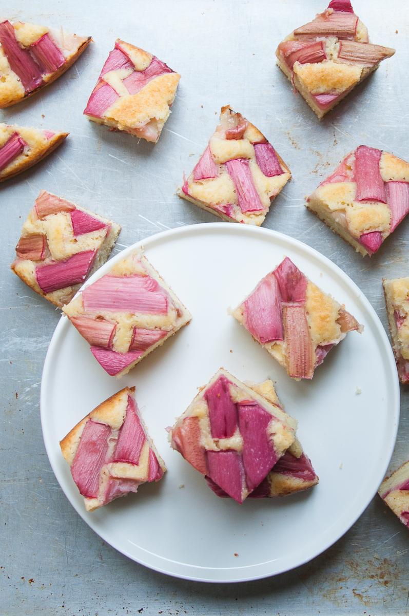 Rezeptbild: Schneller Rührkuchen mit Rhabarber