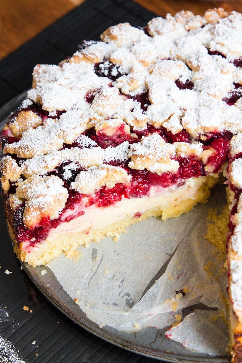 Rezeptbild: QUARKKUCHEN MIT HIMBEEREN UND STREUSEL