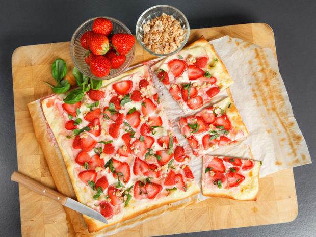 Rezeptbild: Erdbeer Flammkuchen