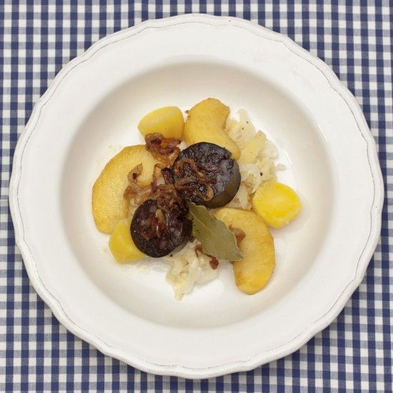 Rezeptbild: Gebackene Blutwurst mit Äpfeln und Spitzkohl