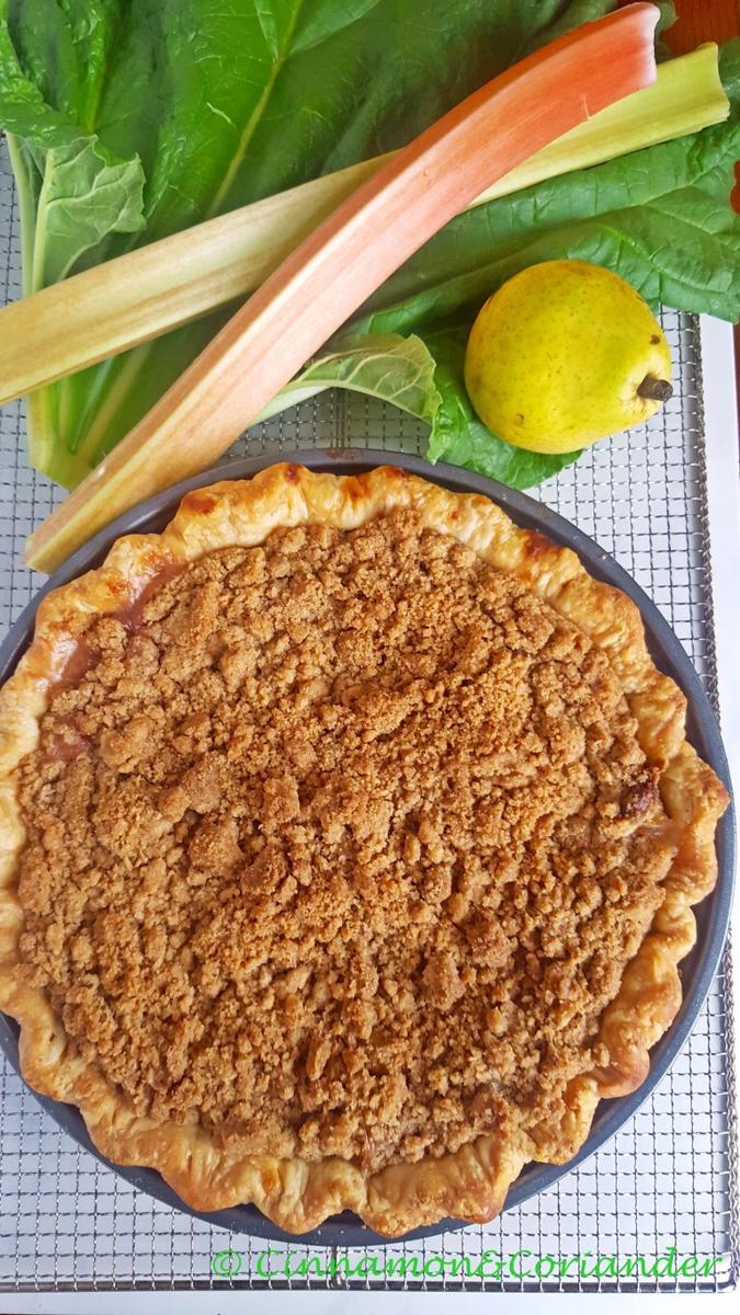 Rezeptbild: Birnen Rhabarber Crumble Pie 