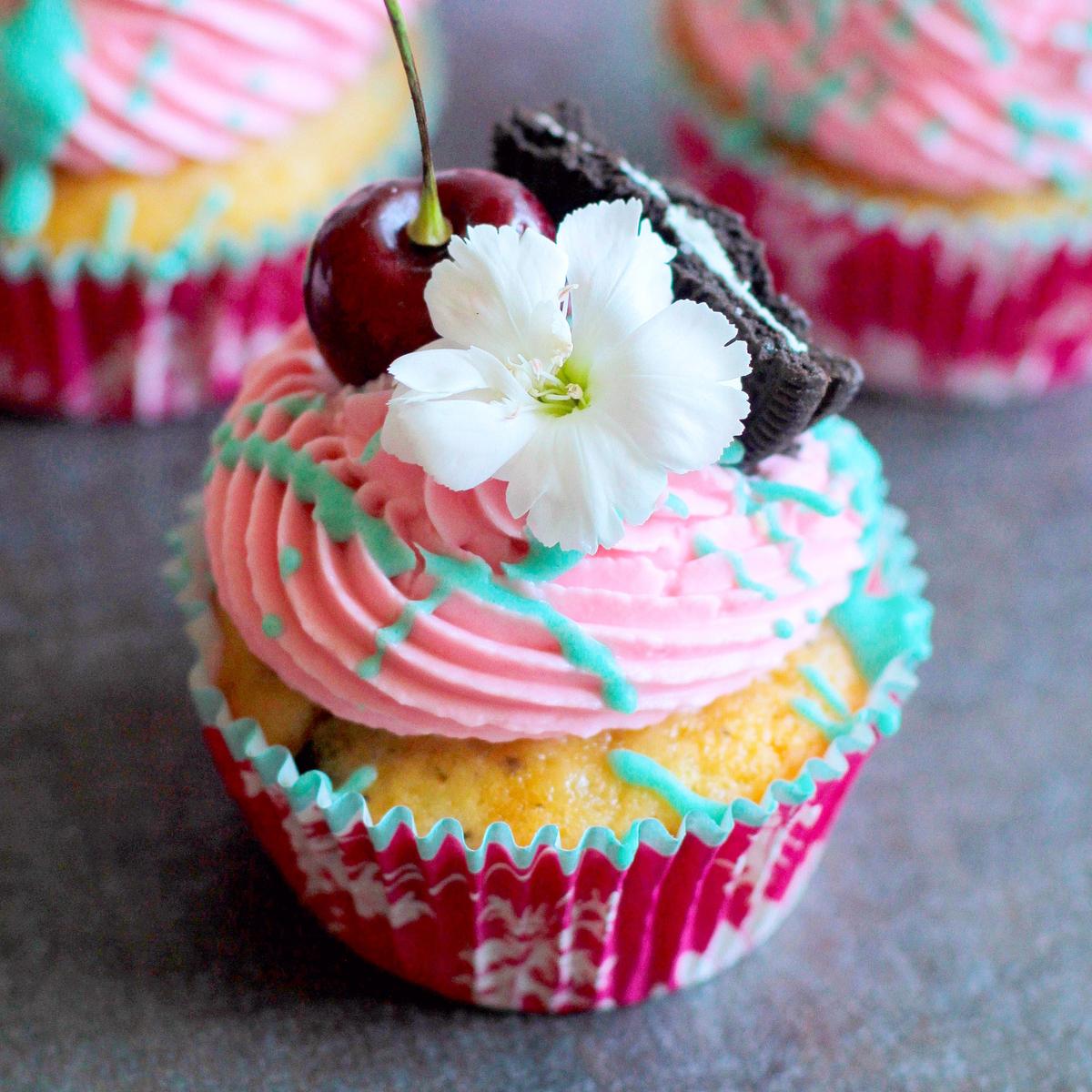 Rezeptbild: Kirsch-Oreo Cupcakes