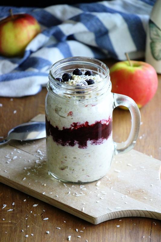 Rezeptbild: Rohes Buchweizen - Porridge mit Heidelbeeren und Rhabarber