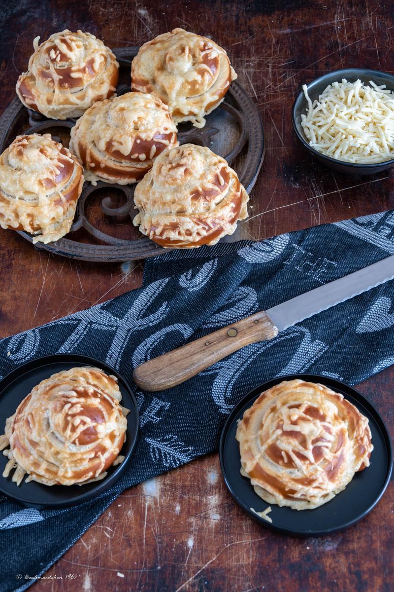 Rezeptbild: Laugen-Käse Schneckbrötchen