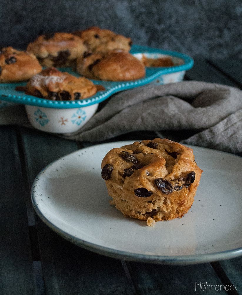 Rezeptbild: Hefeknoten mit Pudding und Rosinen