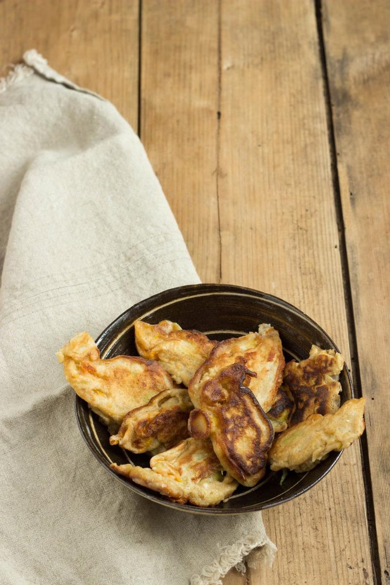 Rezeptbild: Gefüllte Kürbisblüten im Bierteig