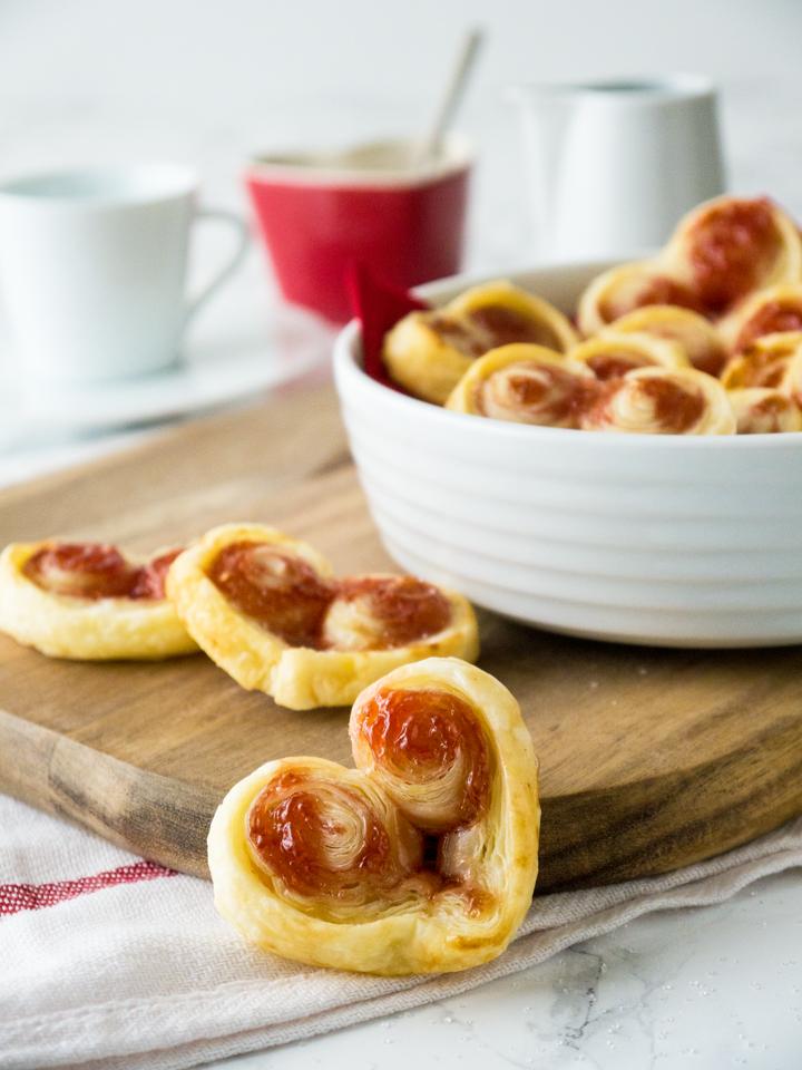 Rezeptbild: Süße Herzen aus Blätterteig
