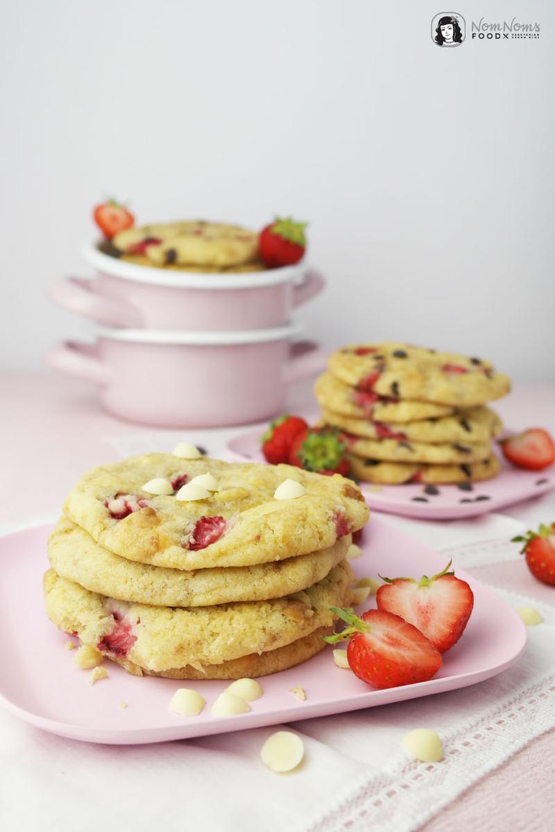 Rezeptbild: Erdbeer-Schokoladen-Cookies mit dunkler und weißer Schokolade