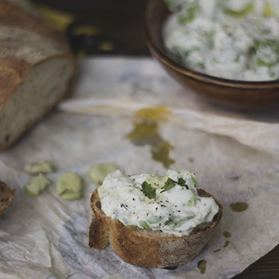 Rezeptbild: Dip von Dicken Bohnen, Quark und Schafskäse