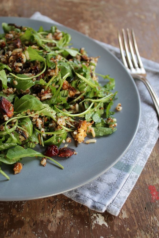 Rezeptbild: Canihua-Reisssalat mit Rucola, Cranberries und Walnüssen