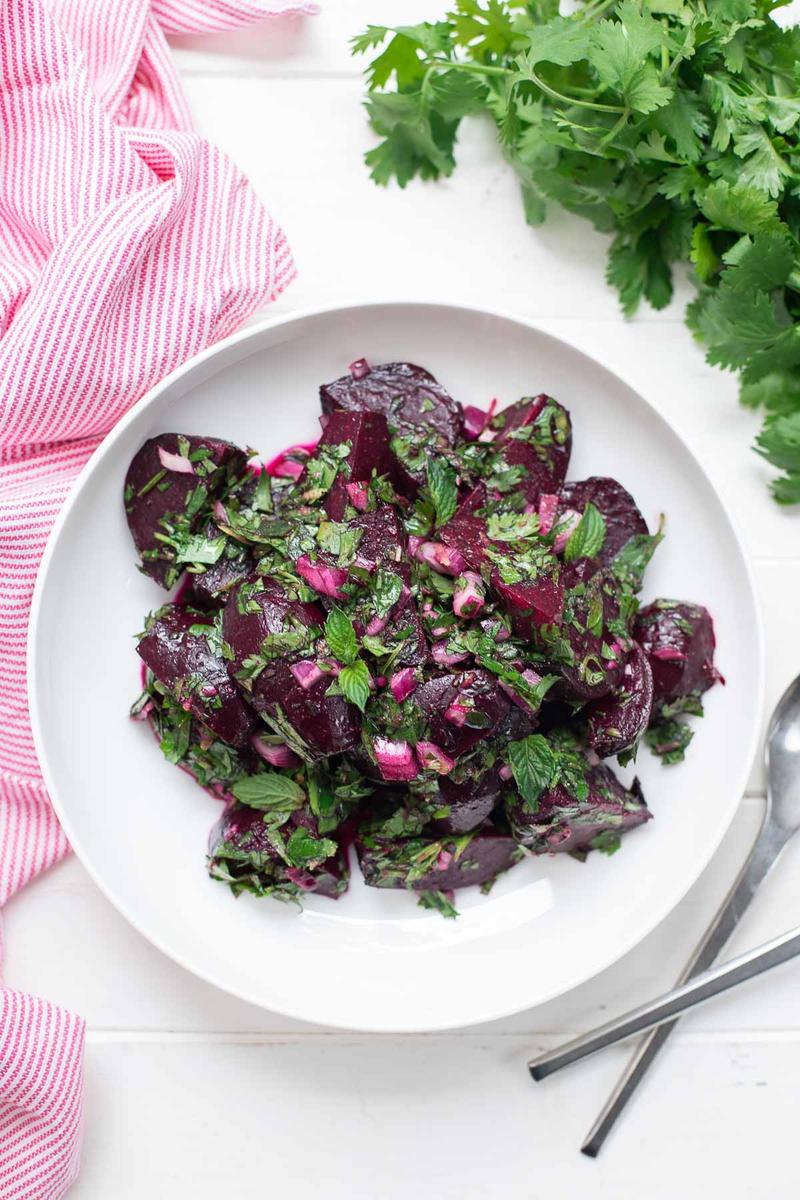 Rezeptbild: Einfacher Rote Bete Salat mit frischen Kräutern
