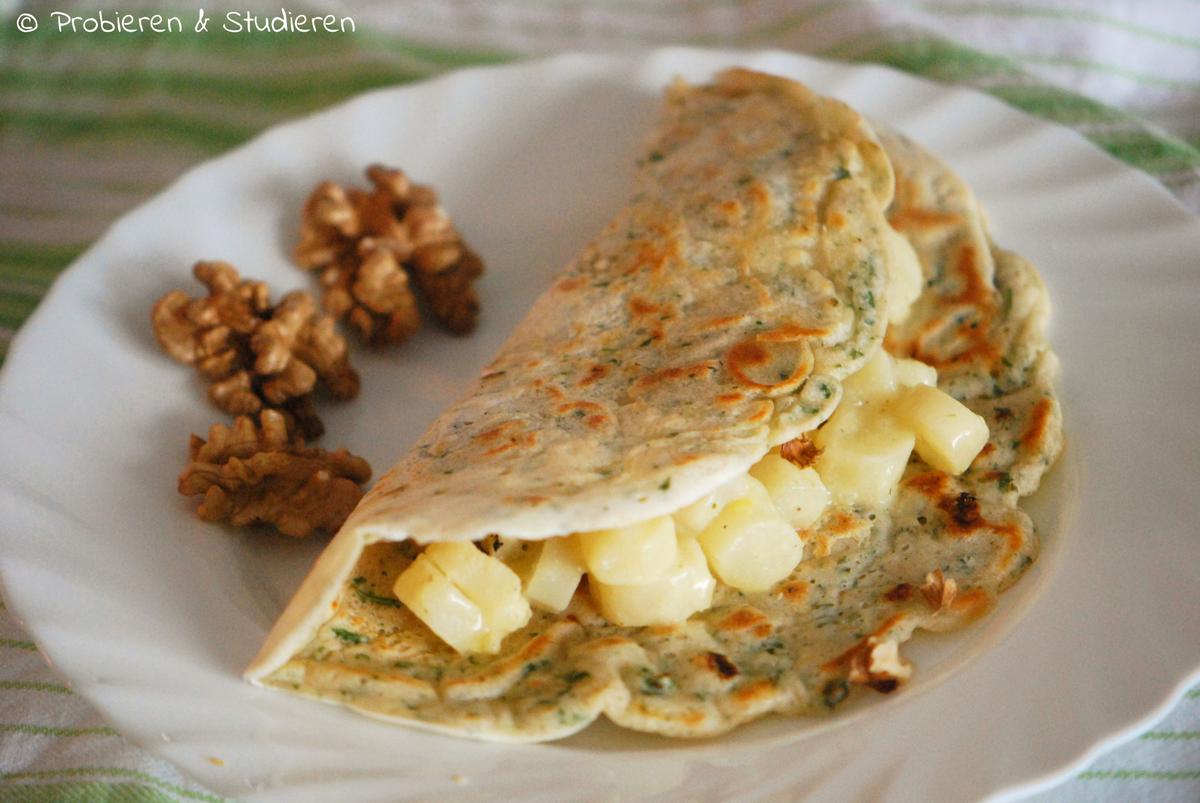 Rezeptbild: Flädle mit Schwarzwurzel-Ragout [Winterspargel im Kräuter-Pfannkuchen]