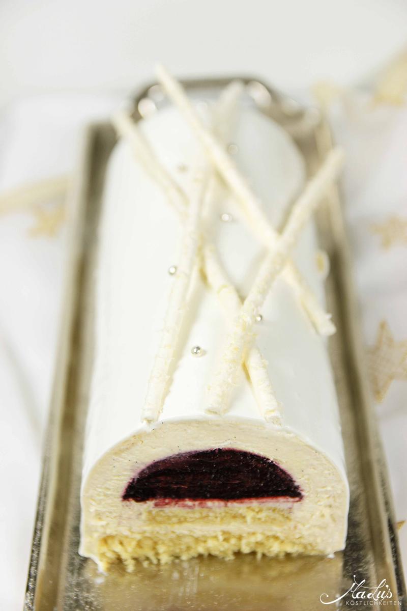Rezeptbild: Vanille-Heidelbeer Bûche de Noël