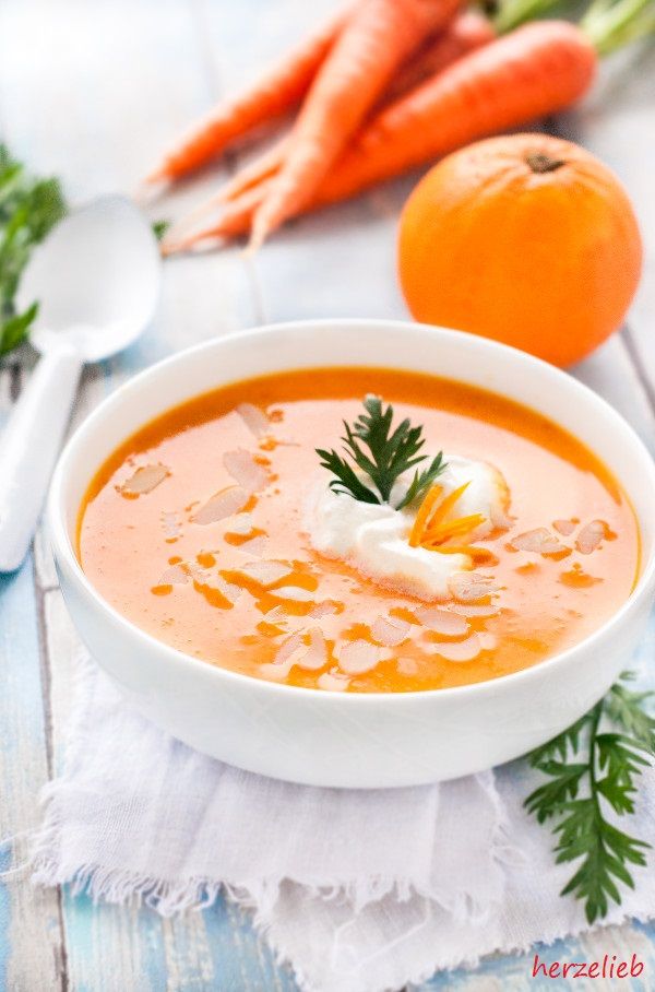 Rezeptbild: Karotten-Orangensuppe mit Ingwer und Honig