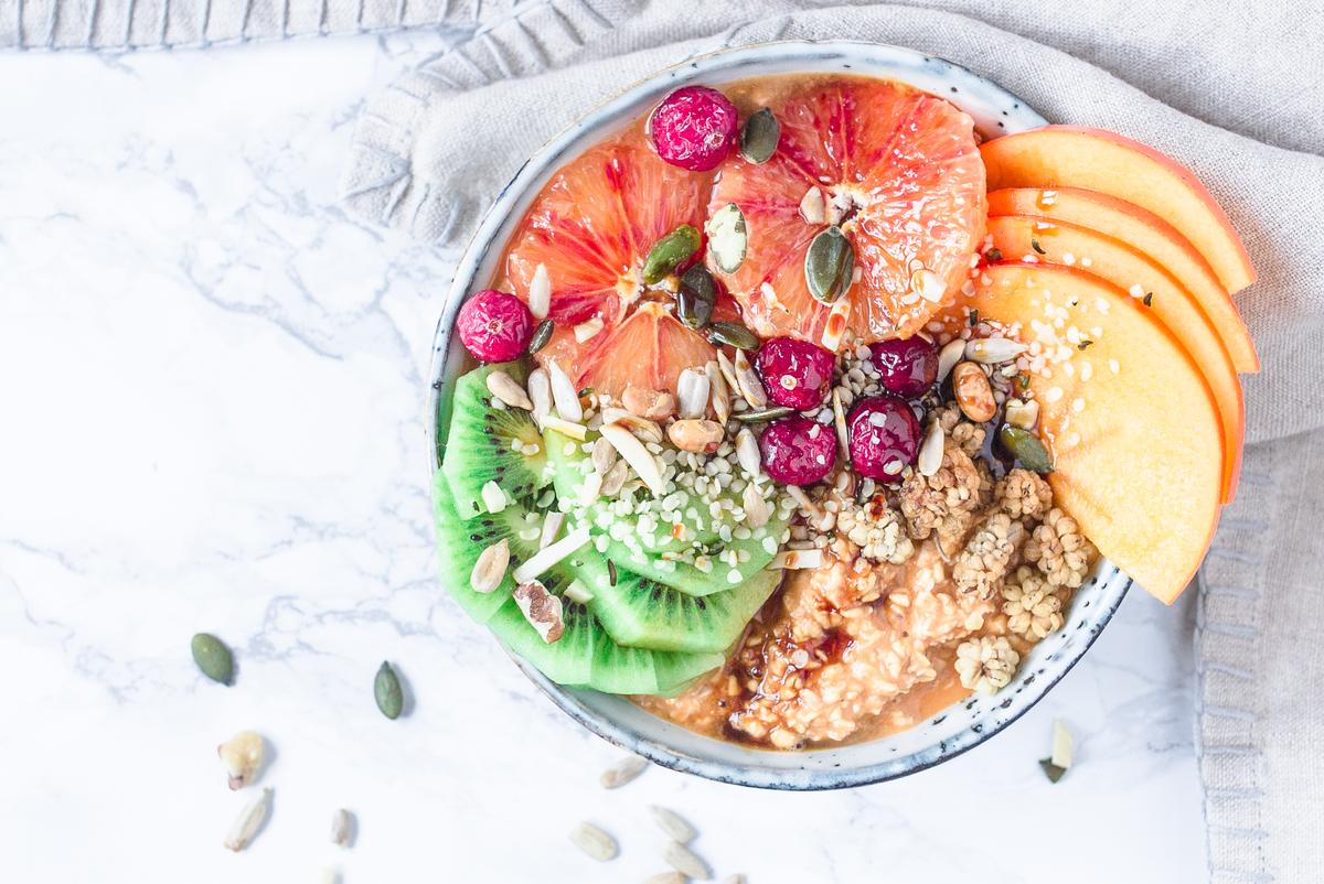Rezeptbild: Overnight Oats mit Karottensaft - das etwas andere Müsli