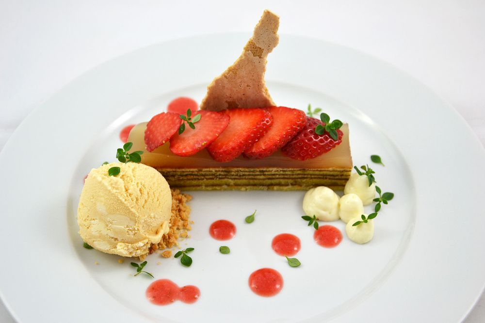 Rezeptbild: Baumkuchen - Yuzu - Erdbeere - Dulce de Leche - Erdnuss