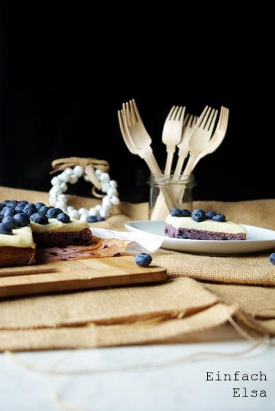 Rezeptbild: Heidelbeerkuchen mit Frischkäse-Schoko-Frosting