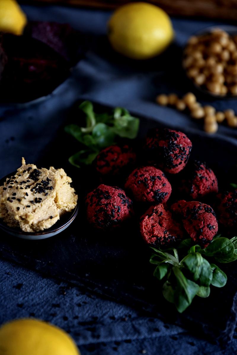 Rezeptbild: Die Powerrübe: Rote Bete Falafel mit Dip