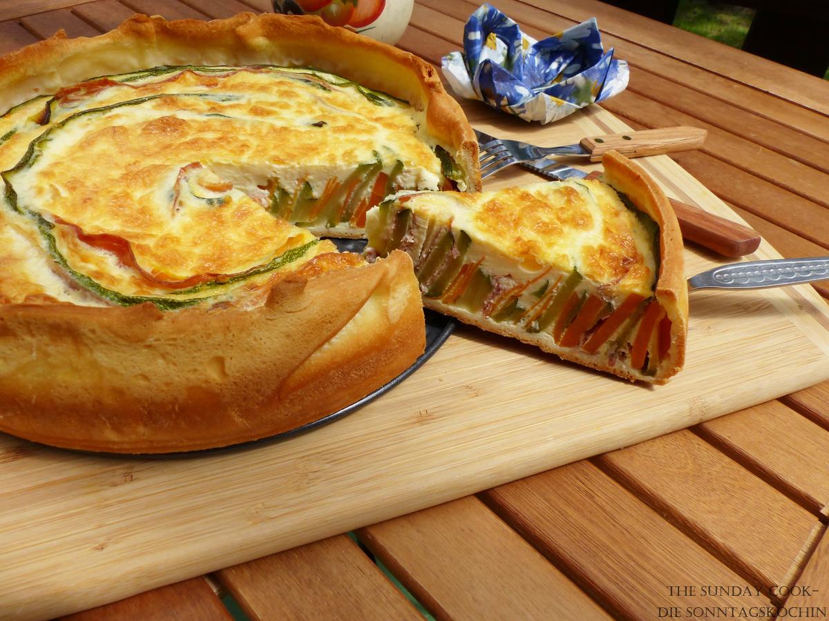 Rezeptbild: Zucchini-Möhren Quiche mit Schinken 