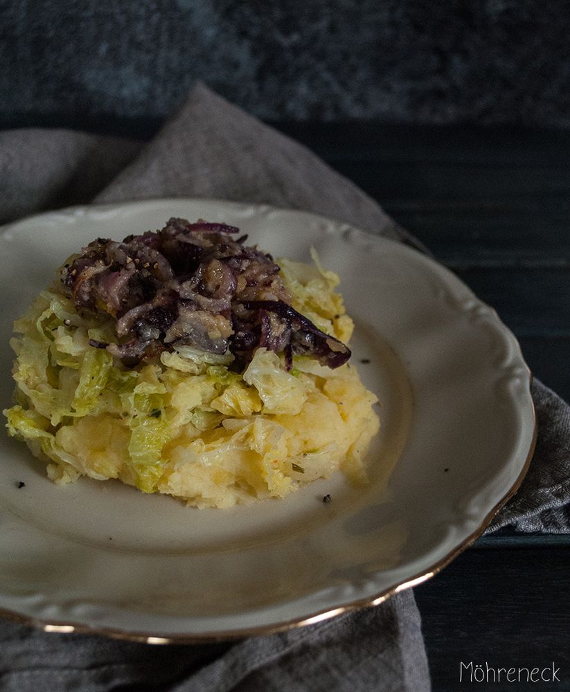 Rezeptbild: Kartoffelstampf mit Wirsinggemüse & Schmelzzwiebeln