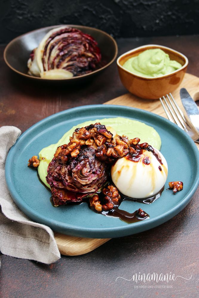 Rezeptbild: Gebratener Radicchio mit Burrata auf Avocadocreme