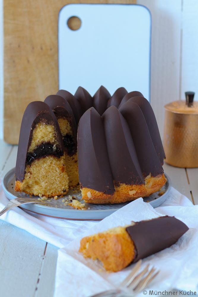 Rezeptbild: Grieß-Gugelhupf mit Zwetschgenmusfüllung