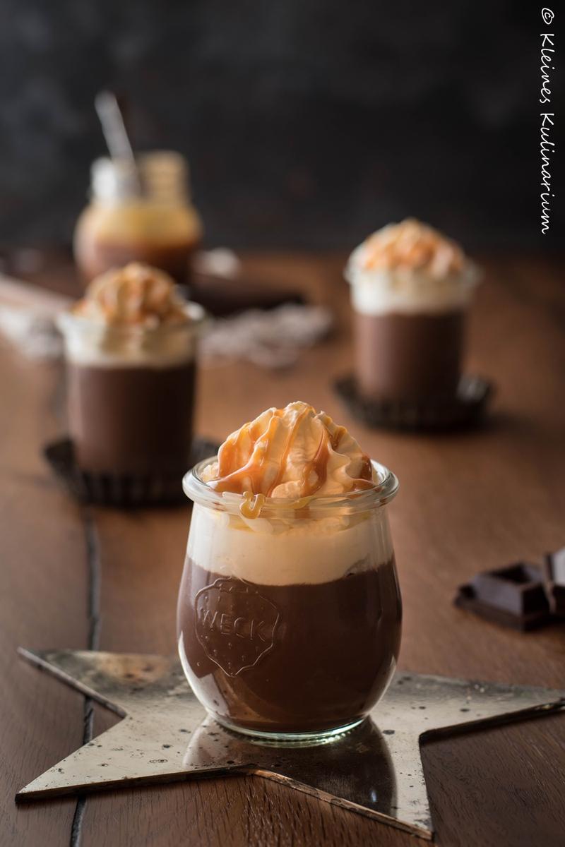 Rezeptbild: Cremiger Schokoladenpudding mit Sahne-Mascarpone-Haube