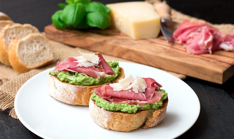 Rezeptbild: Avocado Prosciutto Crostinis