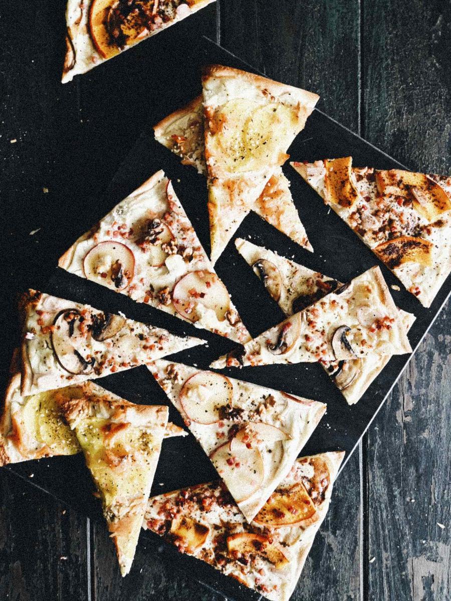 Rezeptbild: VIERERLEI FLAMMKUCHEN