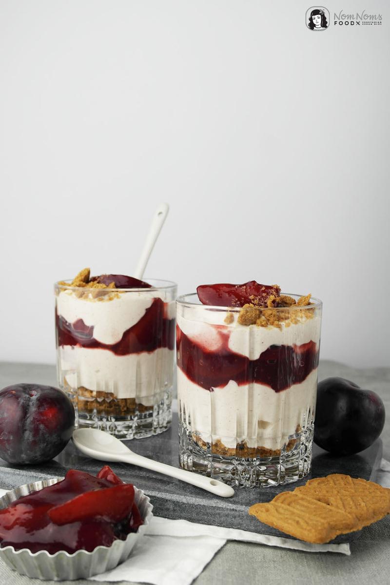 Rezeptbild: Trifle mit Zimt-Vanille-Creme, Spekulatius und Pflaumen-Kompott