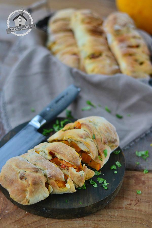 Rezeptbild: Herbstliche Mini-Stromboli mit Kürbis und Feta